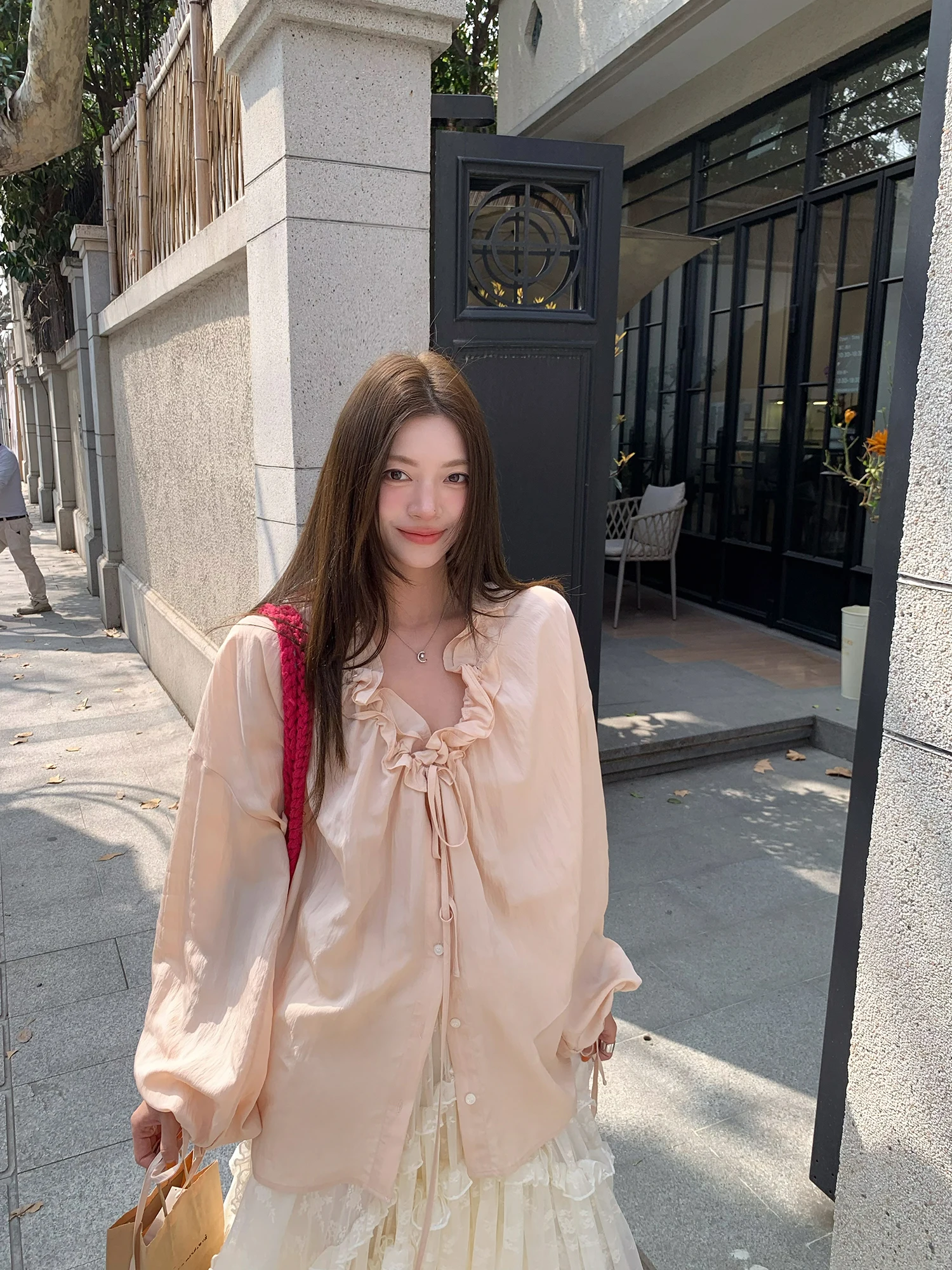 

French Style Gentlewoman Shirt Lace Trimmed Bell Sleeve Bowtie Design Denture Big Wang Short Length Women's Fashion Spring