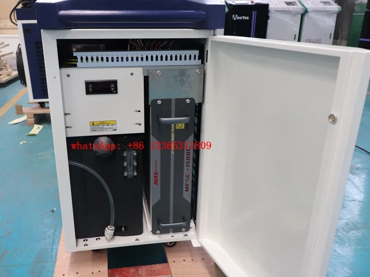 High Power 3000 Watts Continuous Water Cooling Laser Cleaning Machine For Metal Oil Paint Rust Removal Car Paint Laser Cleaner