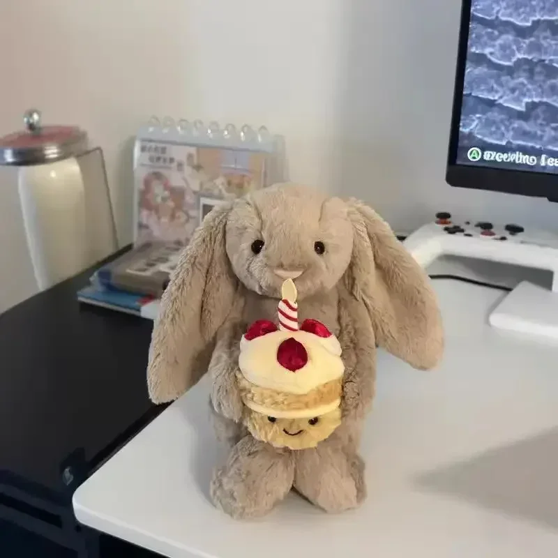 S Nuevo JellyCat 30 cm tímido Bonnie Rabbit sosteniendo una muñeca de peluche de pastel de cumpleaños, acompañando gatos, perros y mascotas con regalos navideños.