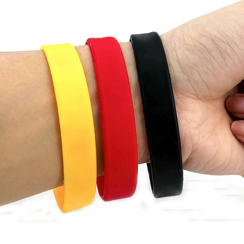 YERLLSOM 200pcs/Lot Wholesale Customized Sports Silicone Wristband Fashionable Rubber Bracelet with Logo Promotional Gifts