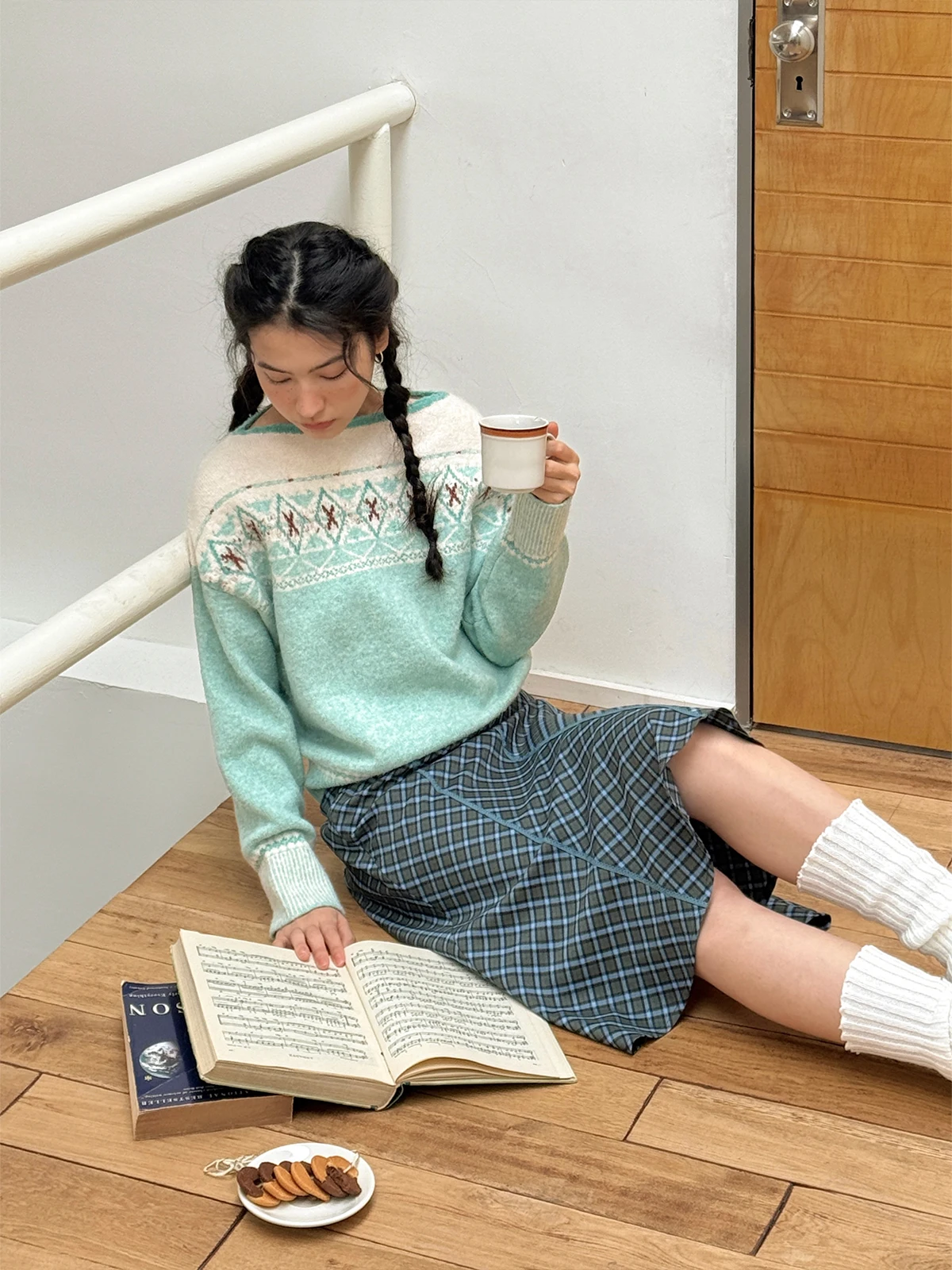 

Женский вязаный свитер LLANO в стиле Fair Isle с геометрическим узором, винтажное пальто на одно плечо в скандинавском стиле, из полиэфирного волокна, с длинными рукавами, теплый, осенний