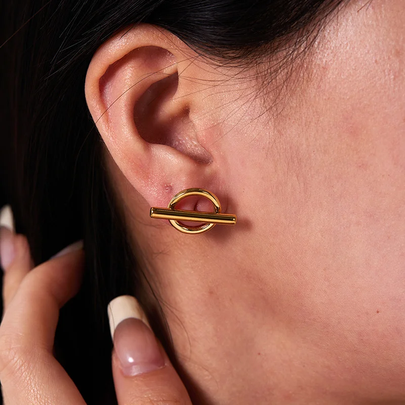 Miia 2026 New Asymmetric Women's Earrings Simple Design High-End Feelings 18K Gold Plated Stainless Steel Jewelry Accessories
