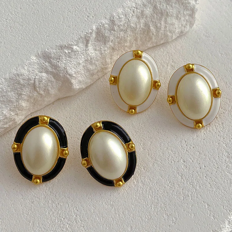 Vintage Earrings  Elegant Creamy White Geometric Oval Metal Dripping oil Earrings for Women Daily Jewelry