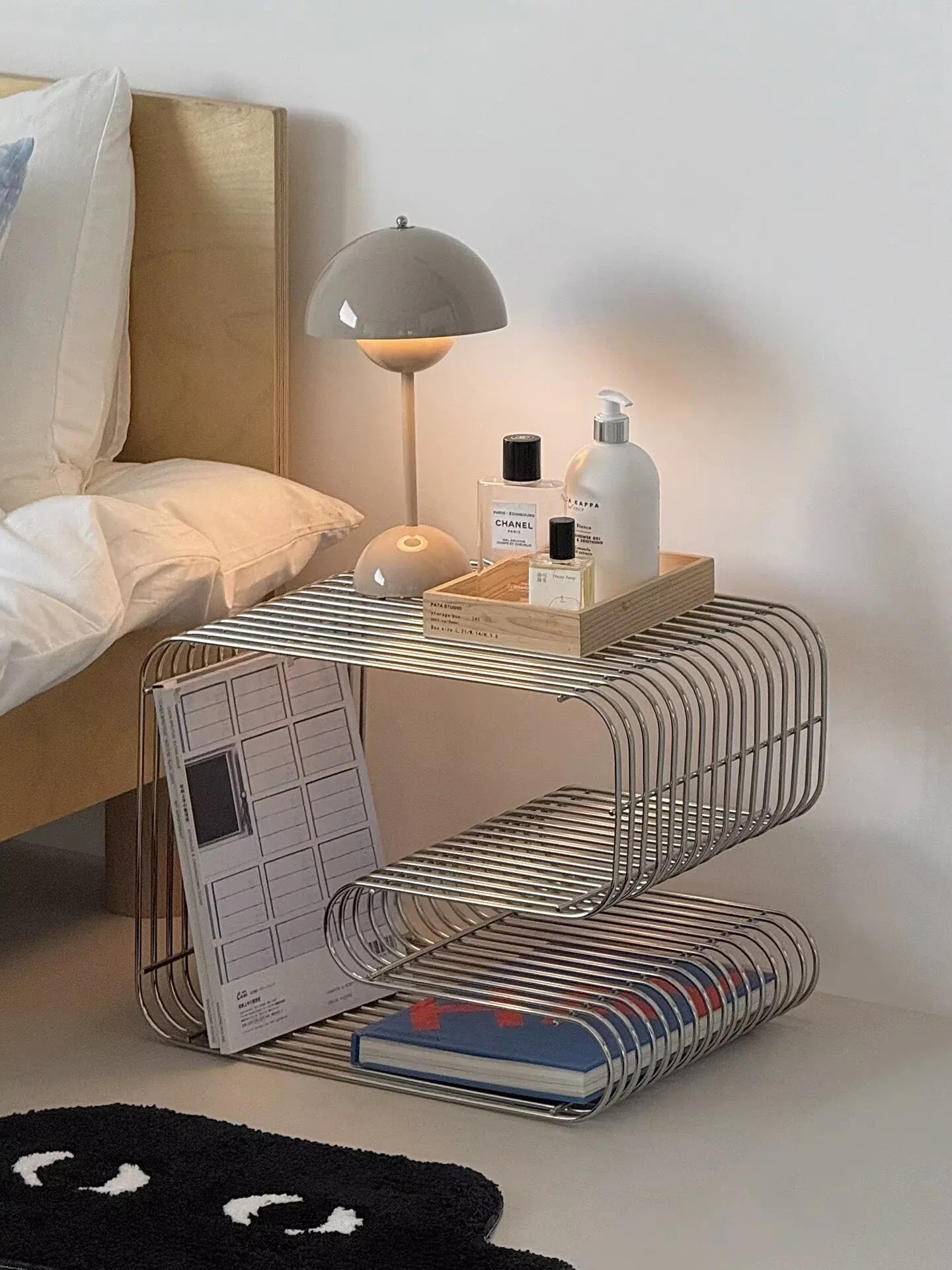 

Журнальный столик из нержавеющей стали, современный минималистичный журнальный столик с местом для хранения, небольшой журнальный столик для гостиной с подставкой для журналов.