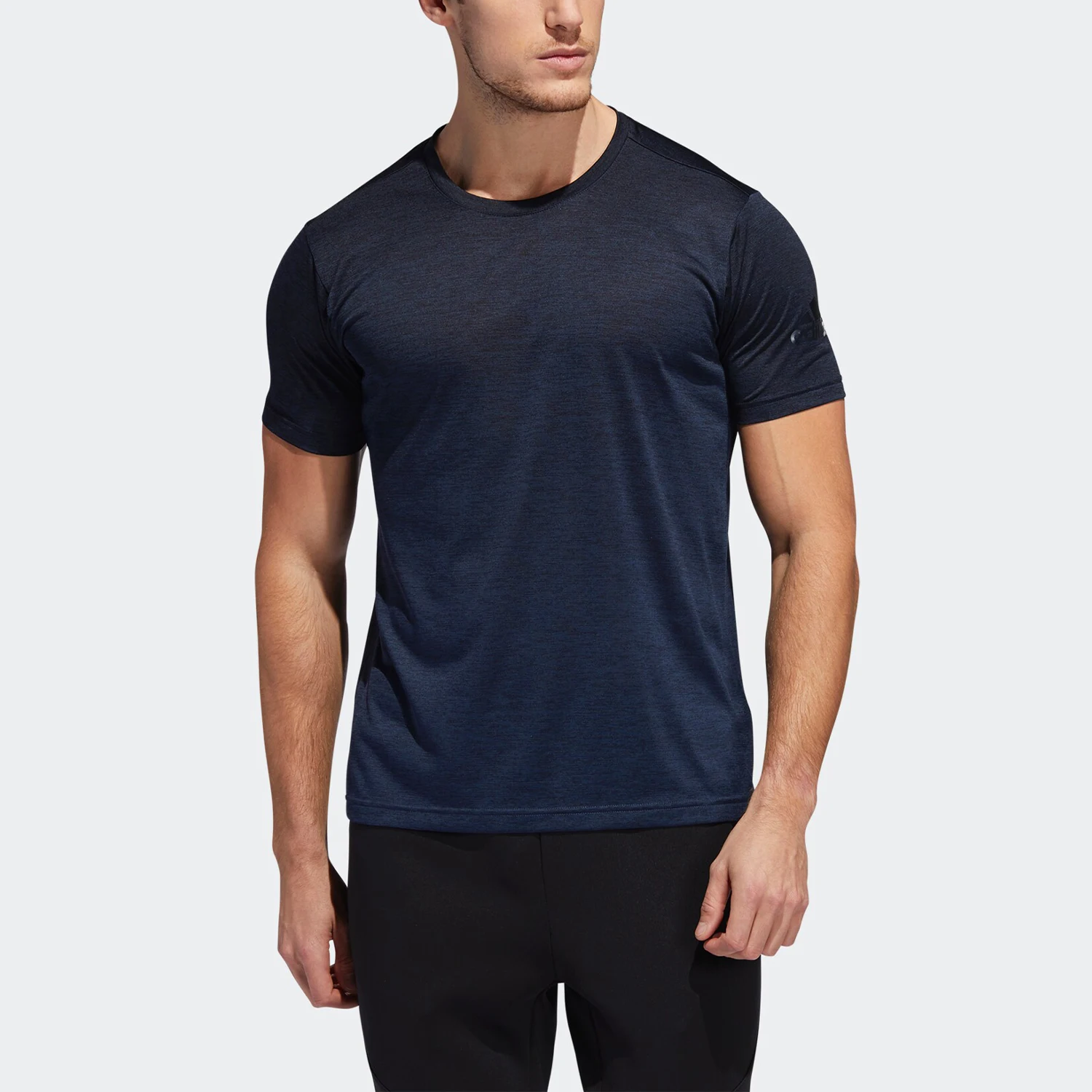 

Мужская повседневная спортивная футболка с коротким рукавом Adidas Authentic FreeLift gradi EC1089