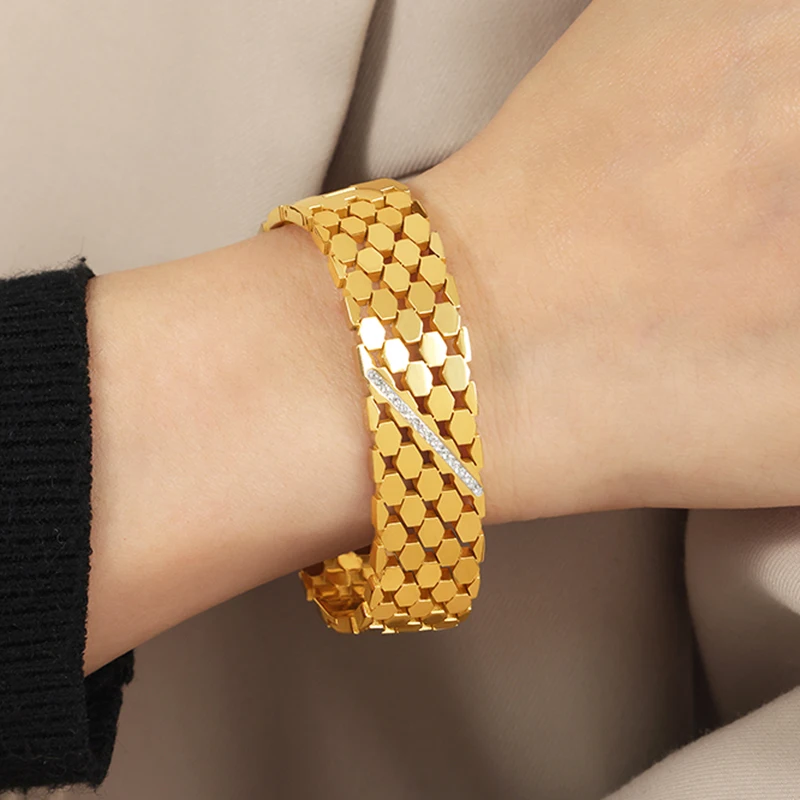 Nivora Hollow Wide Round Bangles For Women 316L Stainless Steel Rhinestone Large Women Wristband Bracelets Dubai Wedding Jewelry