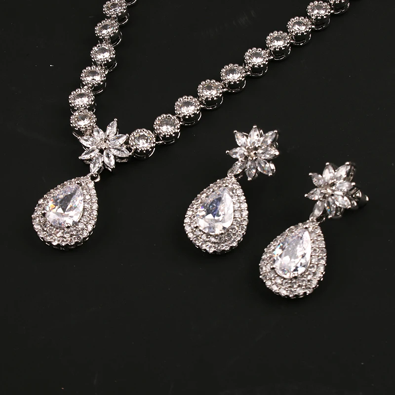 Women Jewelry Set Luxury Bright Cubic Zirconia Necklace Earrings Set Women Earrings Bridal Wedding Jewelry Silver Color Designer