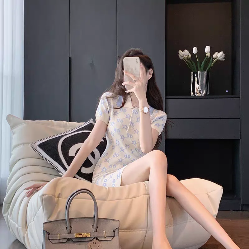 เสื้อโปโลชุดเสื้อกันหนาวฤดูร้อนถักมินิเดรสน่ารักดาว Jacquard น่ารักวิทยาลัยผู้หญิงนักเรียนหญิง SLIM FIT PARTY