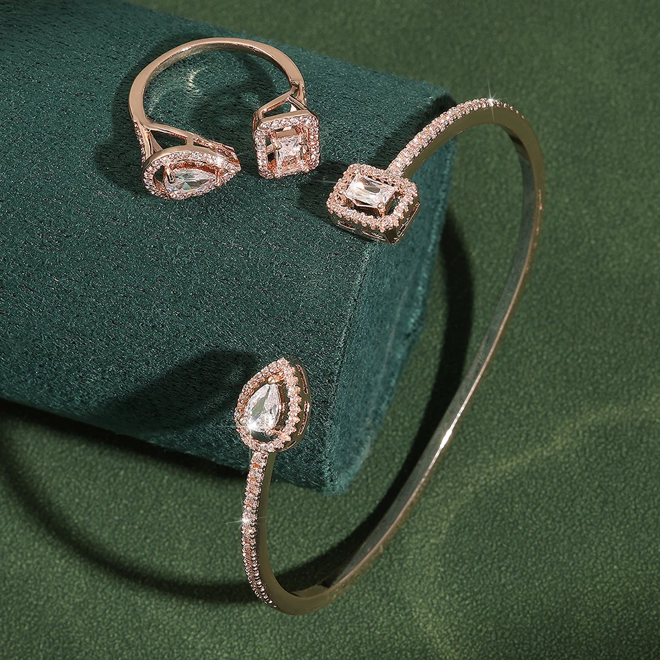 ZAKOL 2-teiliges Set Luxuriöses Geometrisches Quadratisches Wassertropfen-Armreif- und Ring-Set für Damen mit AAA-Zirkonia Hochzeitsschmuck – Detail 9
