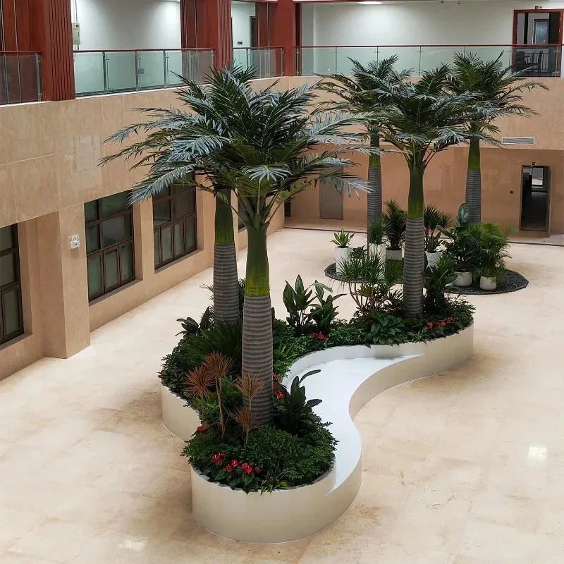 

Большая искусственная пальма с датой для украшения школы