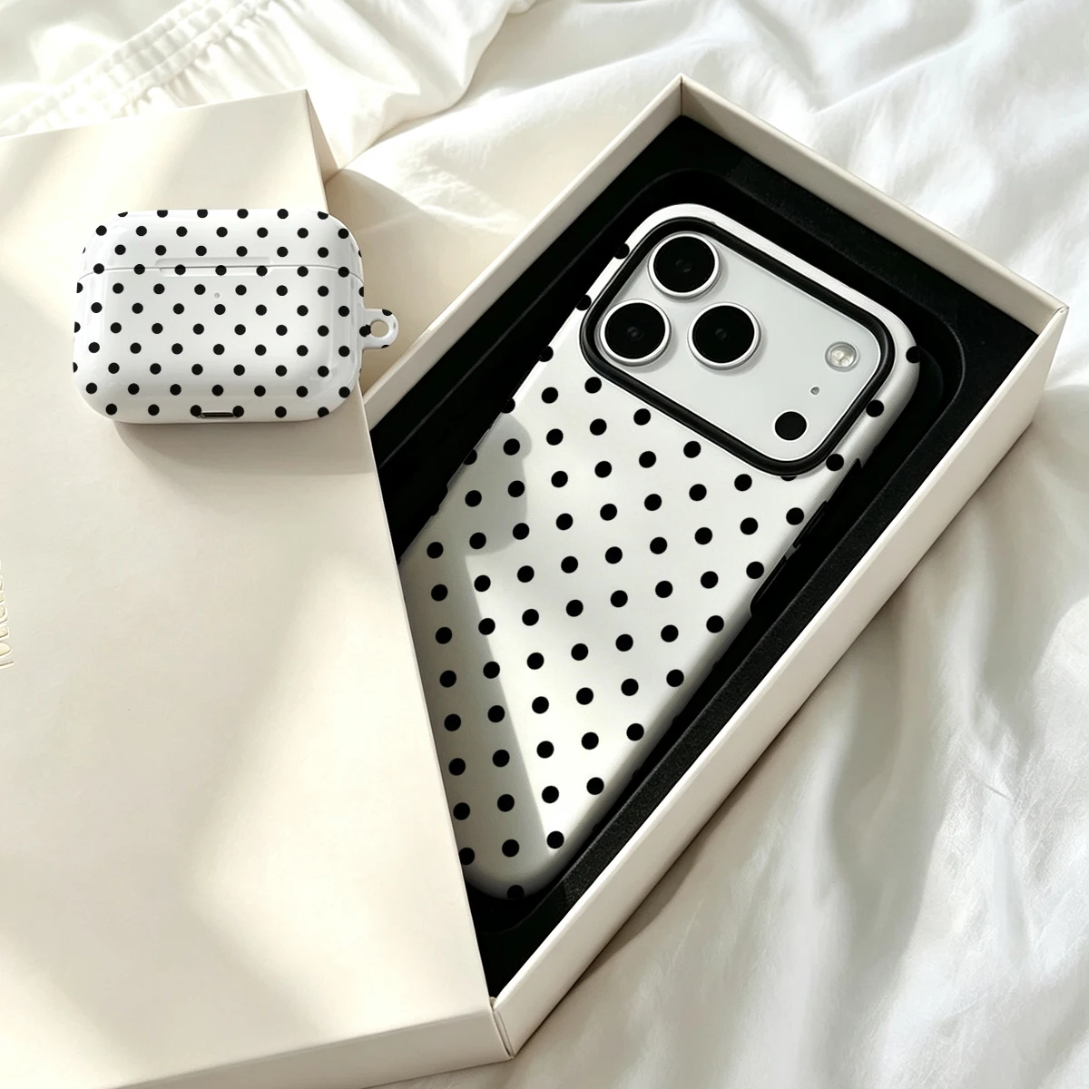 2 in 1 Black Polka Dots White - Airpod Case Cover ulasan dan harga