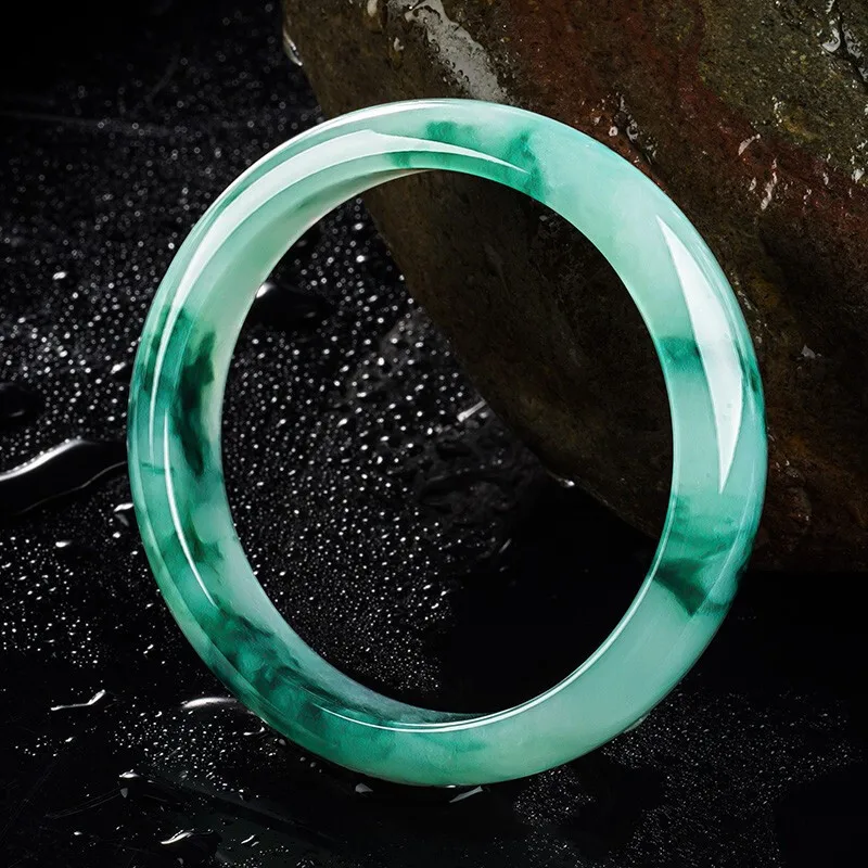 Ice-type bracelet with floating patterns, featuring both light and dark green jade