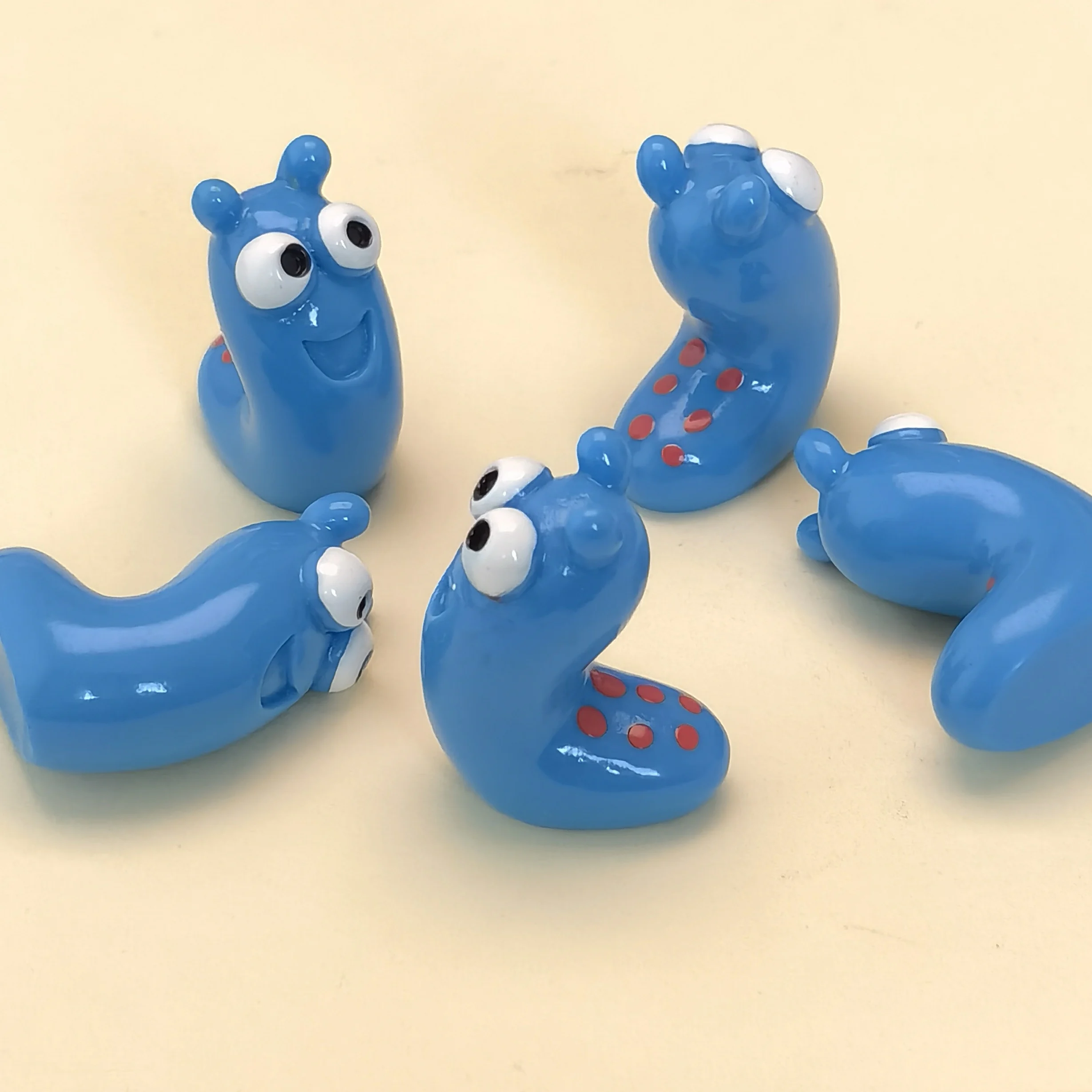 Funny Blue Caterpillar Insect Resin Craft Miniature Figure Tiny for Bonsai Microlandscape Fairy Garden Decor