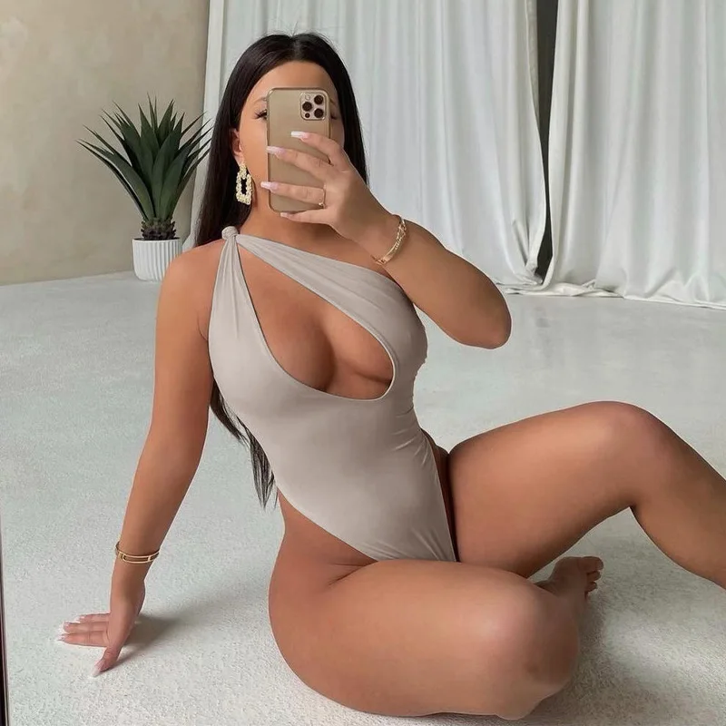 2025 neuer modischer und sexy schräger Schulter-Hohl-Slim-Fit-Overall in einfarbiger Farbe, einfarbig, vielseitiger Hosenträger für Frauen