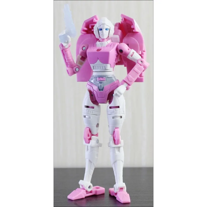 متوفر في المخزون هاسبرو محولات اللعب الكلاسيكية الحرب لسايبرترون: WFC-K17 Arcee أنيمي عمل نموذج لجسم اللعب جمع دمية الهدايا