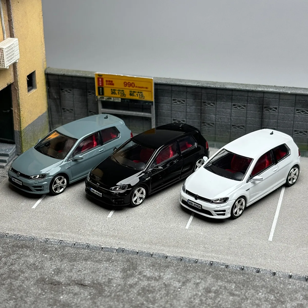 1:64 Scale Golf 7R Travel Version Alloy Car Model Collection Ornaments