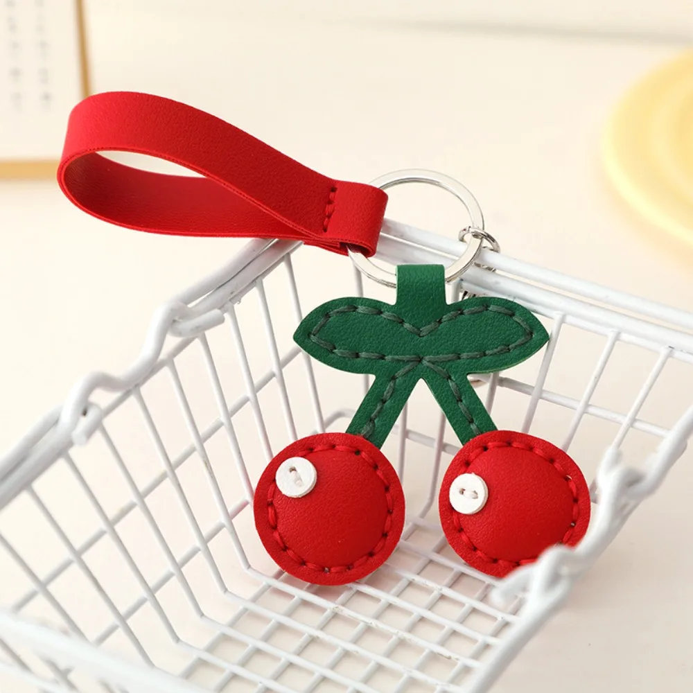 

Модный милый брелок-подвеска из кожи в виде фруктов: клубника, персик, вишня. Брелок для ключей от машины, украшение для сумки.