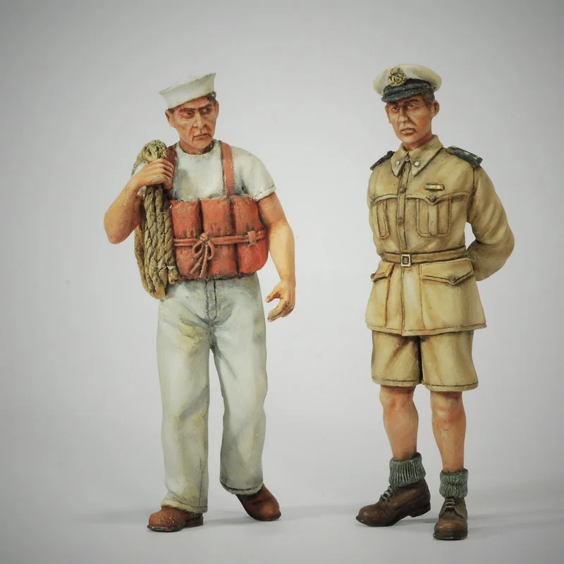 1/35 Scale War Series Resin Model Italian Naval Offices and Sailors 2 Figures Unassembled Uncolored Scene Toys DIY