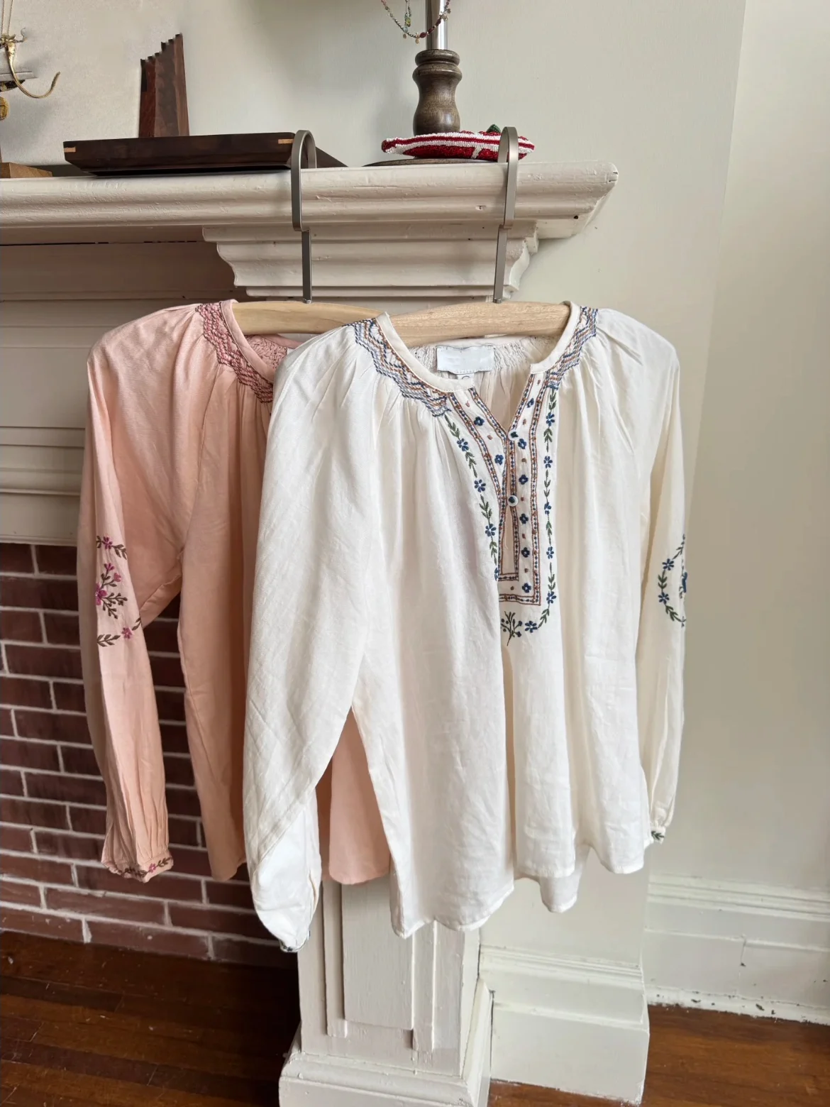 

Хлопковая блузка с цветочной вышивкой и сложной отделкой в двух цветах для женщин, коллекция Heidd Осень-Зима, с цветочным принтом