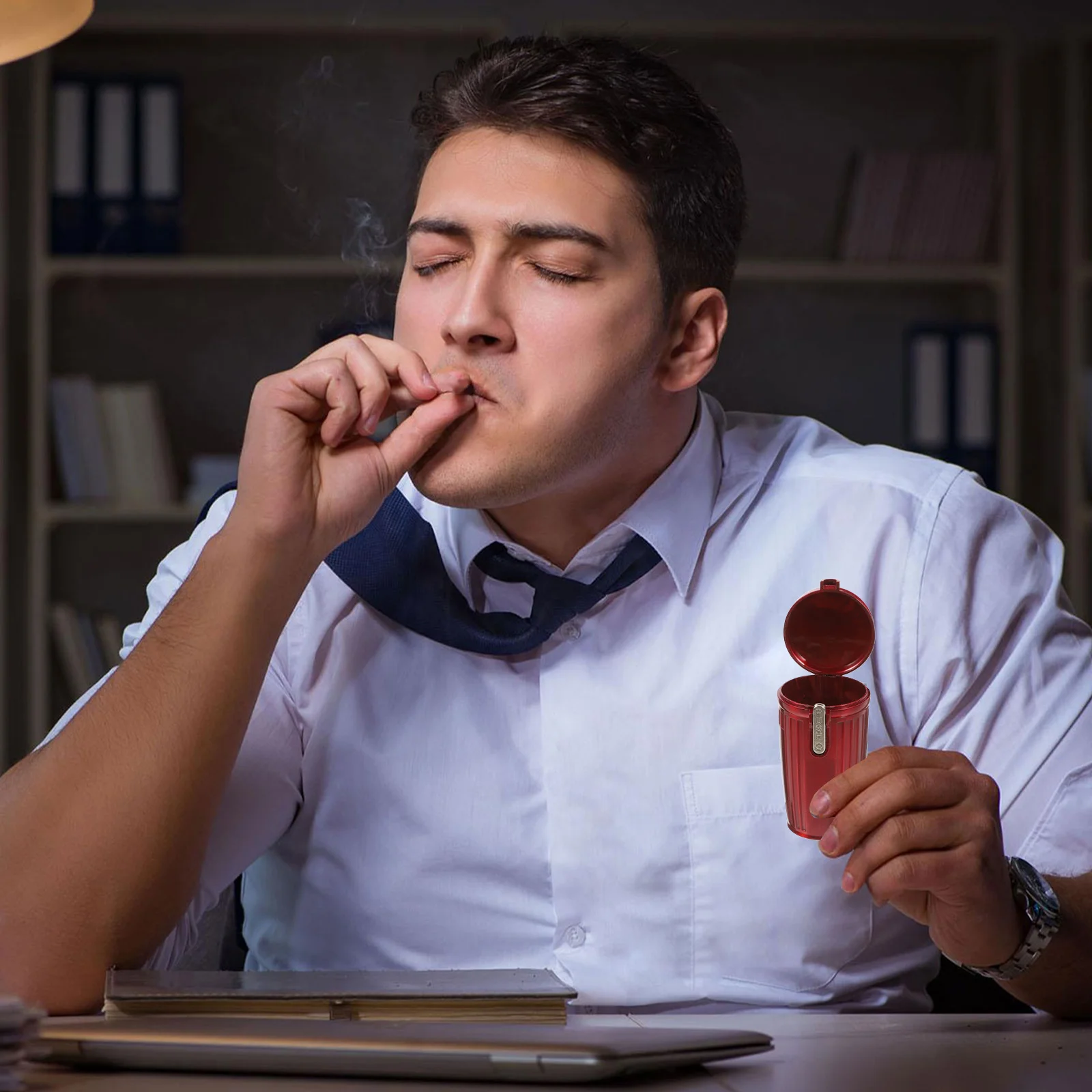 

Portable Ashtray Mini Trash Can Keychain Sealed Cigarette Butt Holder For Outdoor Travel Car Use Pocket Garbage Container