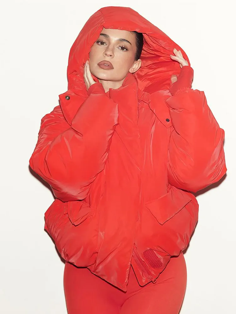 Piumini caldi con cappuccio rosso moda donna elegante colletto alla coreana maniche lunghe giacca in cotone con cerniera capispalla morbidi e soffici da donna invernale