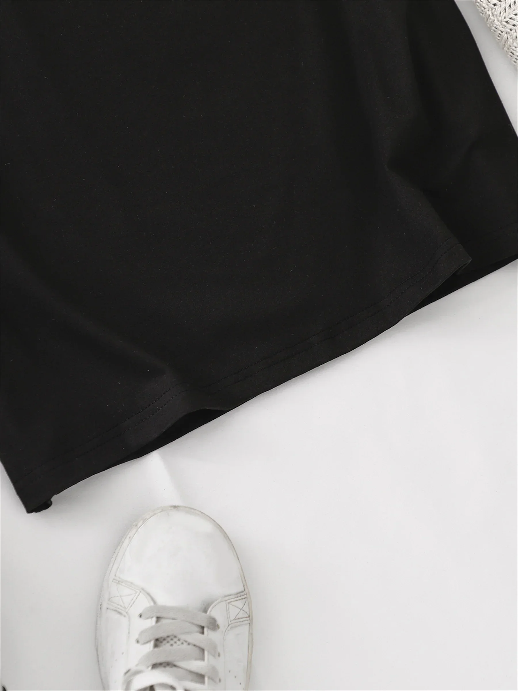 تي شيرت للسيدات من Avril Lavigne Concert بطبعة جرافيك باللونين الأبيض والأسود وشاشة ذات نمط حي مميزة Rock Idol Glamour