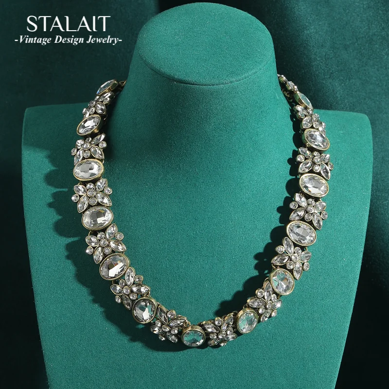 

Vintage Flower Butterfly Necklace Choker White Oval Crystal Accessories For Women Party Luxury Designer Jewelry 2025 New In