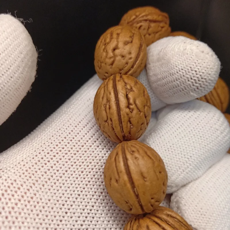 

Браслет из орехов пекан, диаметр около 16 мм, произведенный в диких районах Северо-Востока, имеет текстуру, напоминающую тесак, толстая кора напоминает...