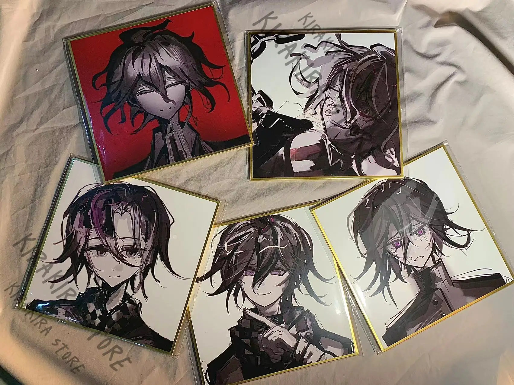 

Danganronpa Nagito Komaeda Izuru Kamukura Cosplay Emblem Breastpin Saihara Shuichi Coloured Paper Brooch Kokichi Oma Ornaments