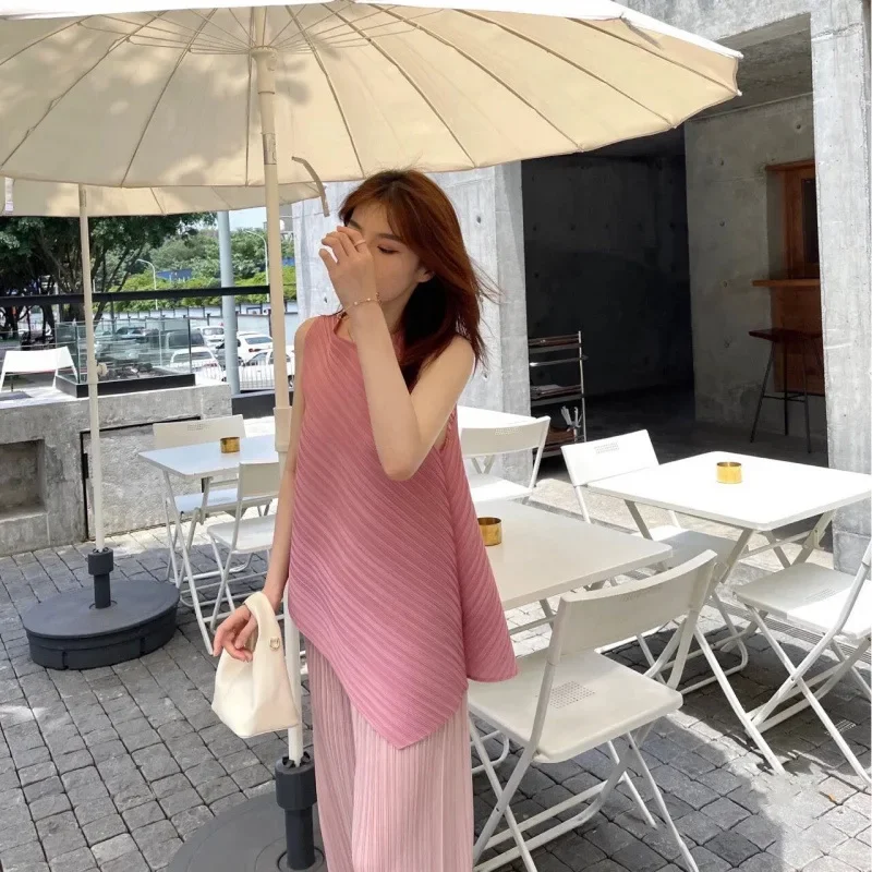 تي شيرت نسائي بأكمام طويلة بتصميم Asos مقاس كبير باللون الأسود والأبيض والوردي مع حواف متباينة ورقبة دائرية وتفاصيل مقسمة...