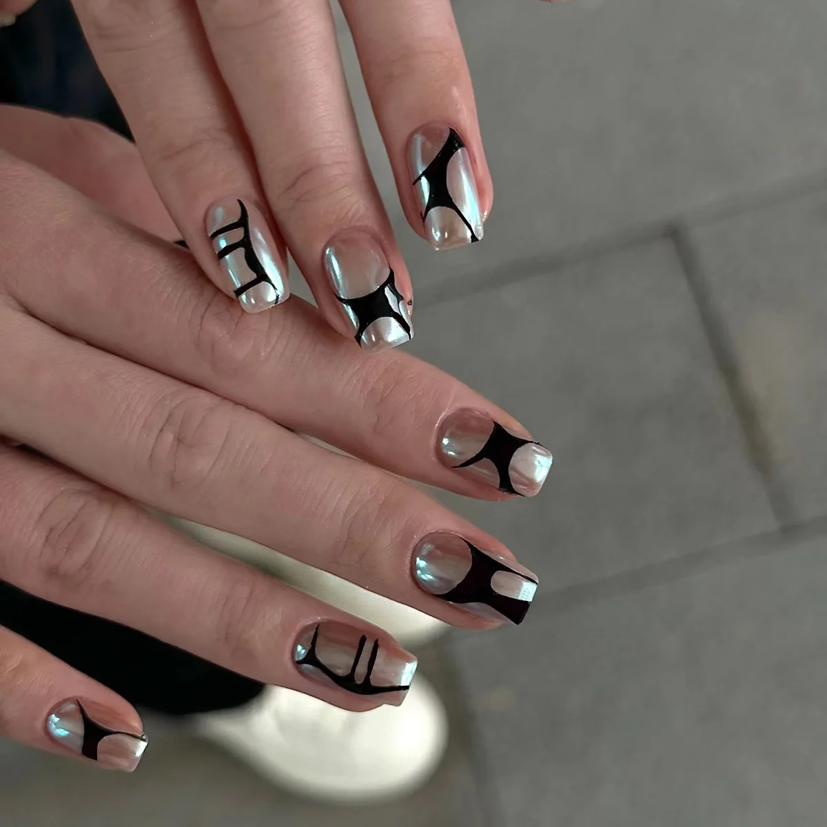 

24Pcs Mid-length Square Head Press on False Nails Black Irregular Graffiti Fake Nail Detachable Artificial Full Cover Nails Tips