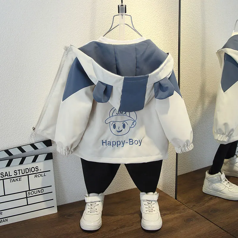 Kleinkind Jungen Kapuzenjacken 2025, Frühling und Herbst, Babykleidung, süßer Junge, Muster, Farbblock, Reißverschluss, lange Ärmel, Windjacke, Mäntel