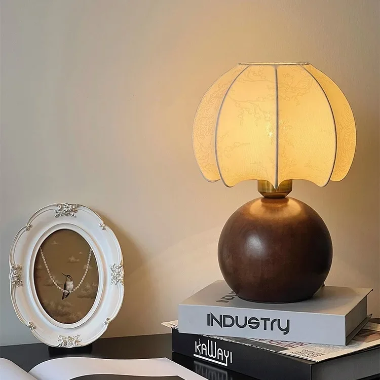 Solid Wood Desk Lamp, Bedroom Bedside French Retro Ornament, Medieval Wabi-sabi Wind, Living Room Study Atmosphere Light