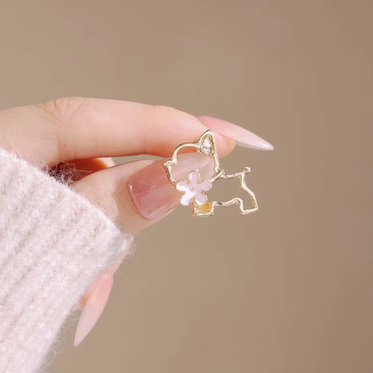 

Small Fresh Playful Hollow Out Brooch Cute Little Dog Soft Cute Flower Pin Collar Needle Women Sweater Suit Anti Slip Accessory