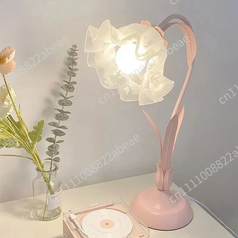 Romantic Flower LED Desk Lamp, Lace Petal Bedside Lamp, Adjustable Light, Suitable for Aesthetic Decoration in Girls' Bedrooms