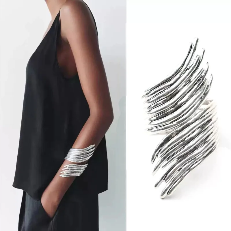 Fashion metal wave thread open spring bracelet light luxury senior niche wide version bracelet female