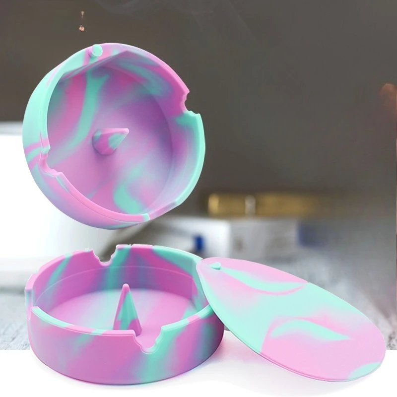 Glow in The Dark Silicone Ashtray with Lid, Camouflage Rotating Dustproof Anti Fall Leakproof Ash Tray for Home Car Outdoor