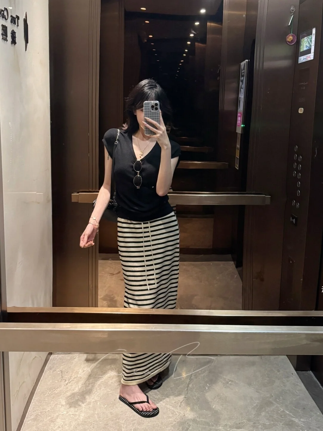 Slimming V-Neck Knitwear Sleeveless Striped High-Waisted Casual Skirt Two-Piece Set Women's Fashion Summer Anti-Wrinkle Short...