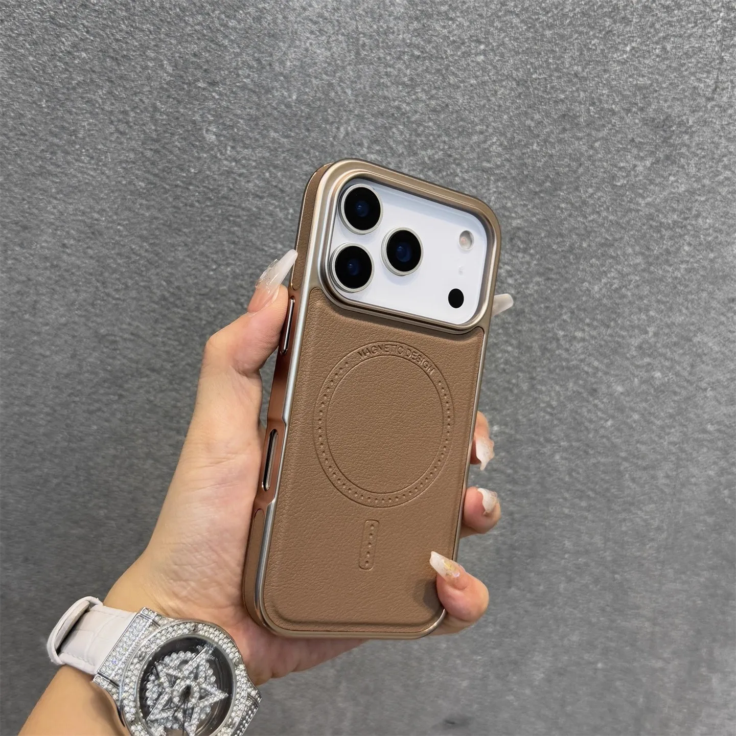 Luksusowe skórzane etui magnetyczne na telefon iPhone 17 16 18 Pro Max z platerowaną ramką, oryginalne magnesy biznesowe, obudowa odporna na wstrząsy z funkcją ładowania. — zdjęcie produktu 6