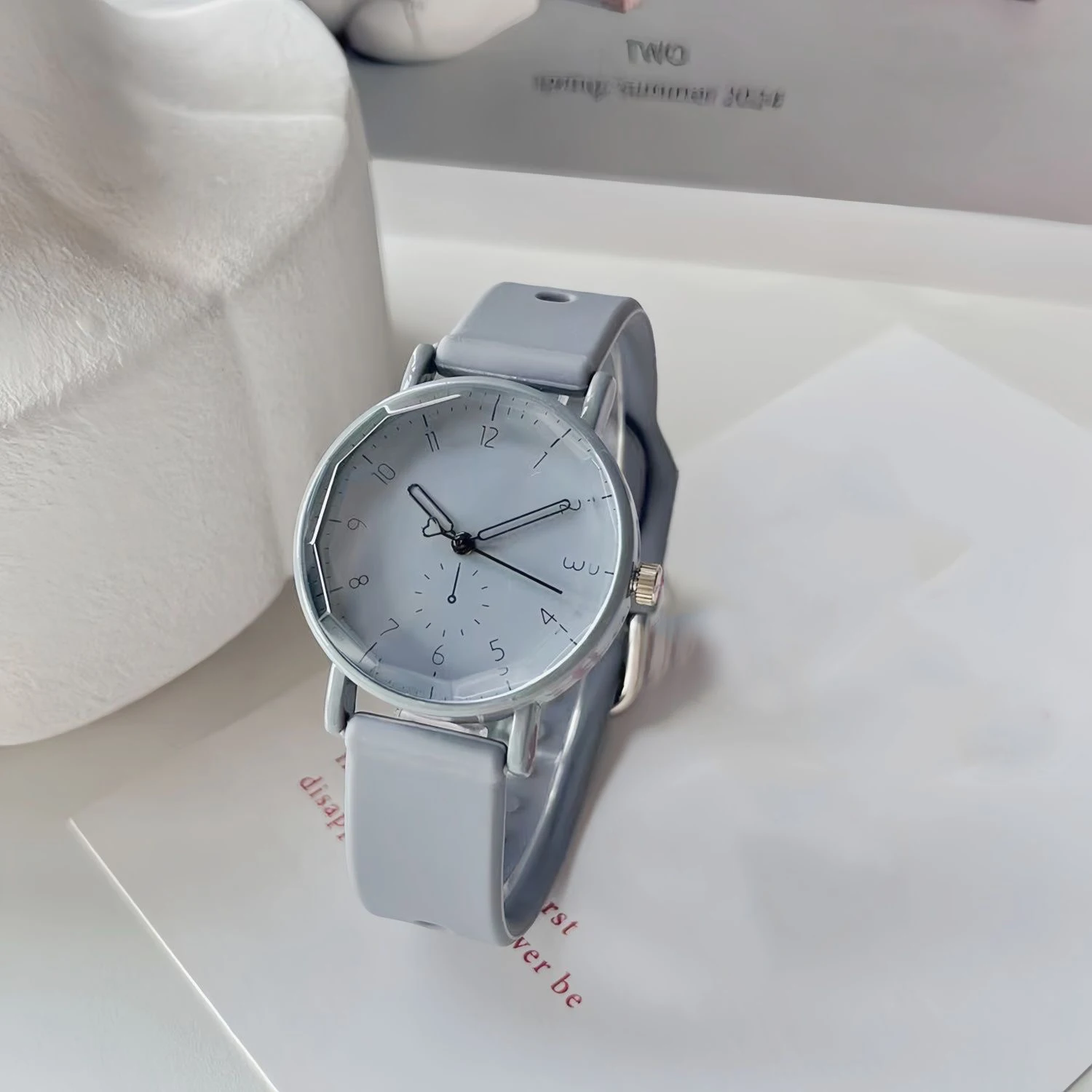 أزياء العربية الهاتفي المرأة كوارتز ساعة لون الحلوى سيليكون الفرقة الفتيات الطلاب ساعة اليد