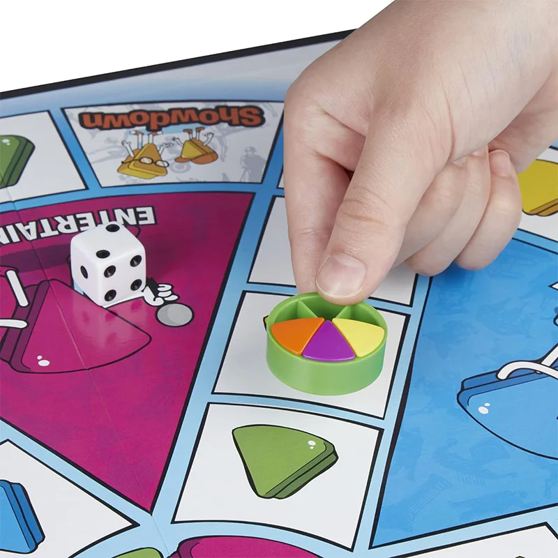 Trivial Pursuit EDYCJA RODZIOWA: Zabawa i edukacyjna gra rodzinna Noc