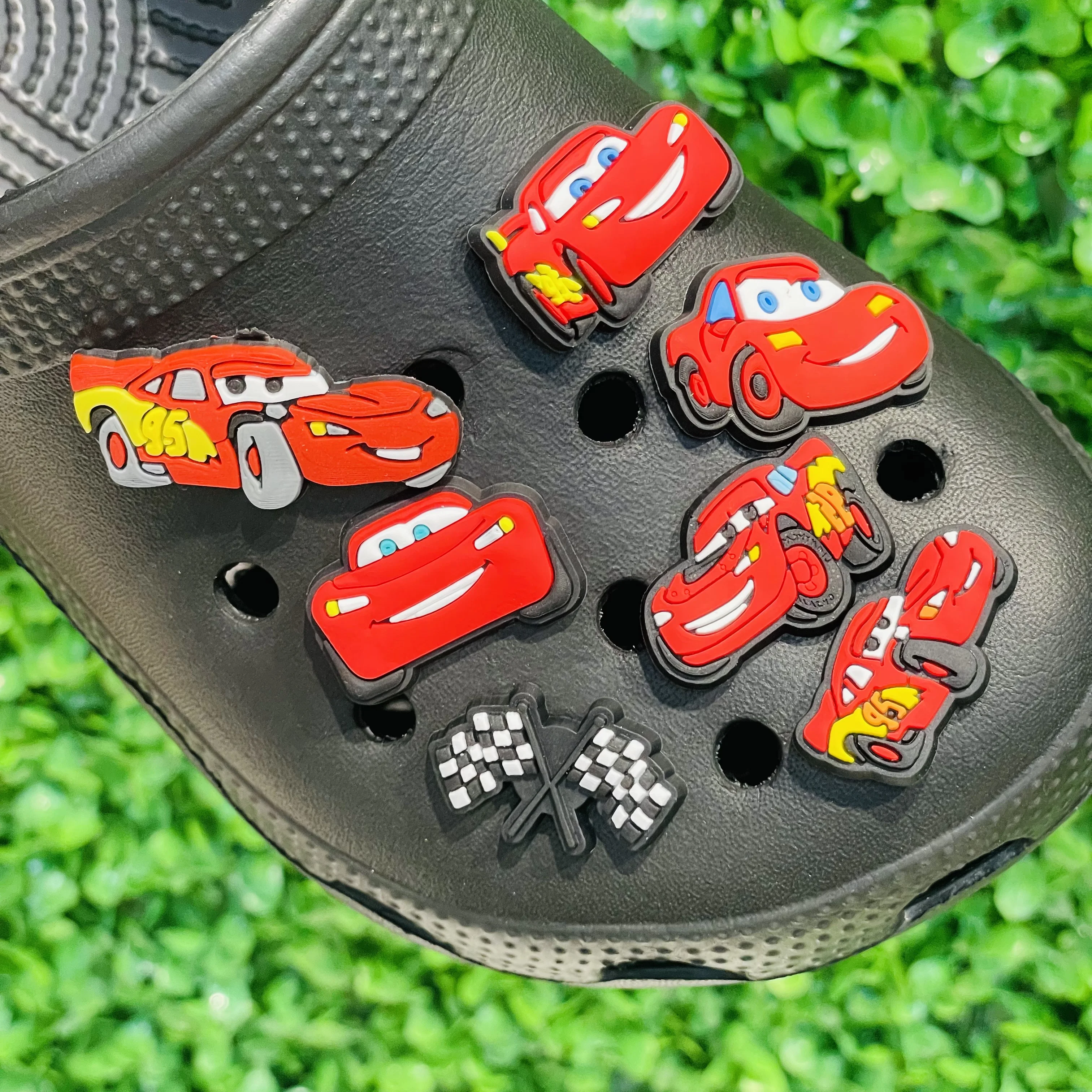 36 Buah Miniso Kartun Mobil Disney PVC Jimat Sepatu Taman untuk Pin Bakiak Sandal Sepatu Aksesori Dekorasi Hadiah Pesta Anak