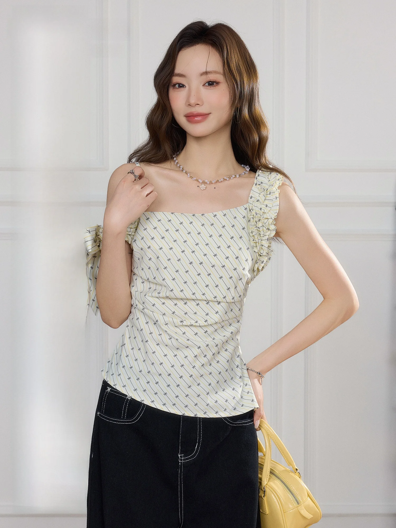 

Дизайнерский асимметричный модный топ Meng Xiaoqi для женщин: летний элегантный облегающий жилет с красивым принтом, милый и стильный.