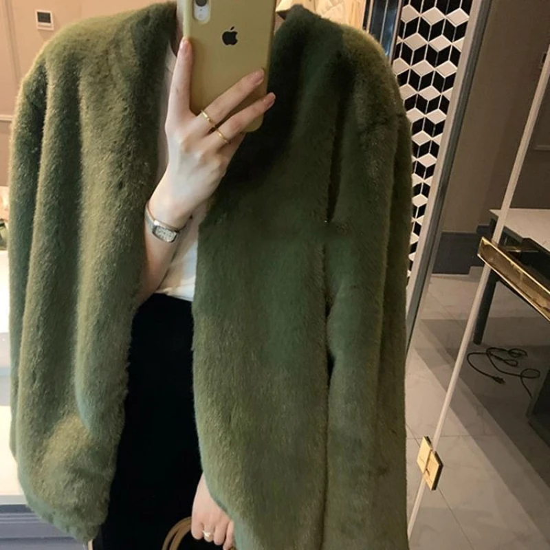 Nueva chaqueta Popular de piel integrada de terciopelo para mujer, estilo pequeño fragante, abrigo de piel de cordero verde dorado, modelos de otoño e invierno