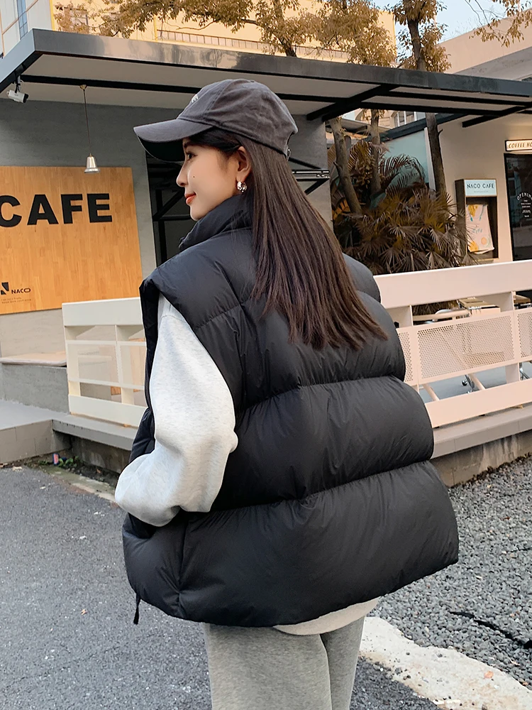 

Women's ort down Vest 2025 New 90 White Du Feather Lightweight Faion Loose oulder Bared Vest Outerwear Winter