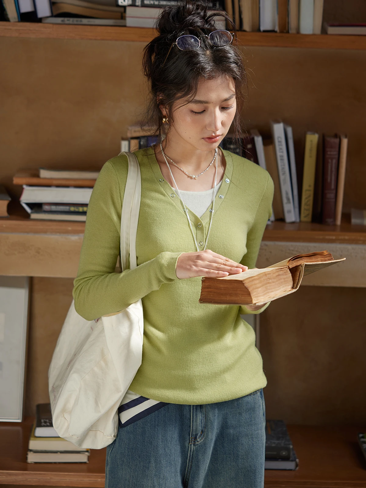 

Solighter Women's V-Ne Knitted Sweater Fake Two-Piece Slim Wool Spring New Sle Overhead Top Retro Commute Sle Regular S...