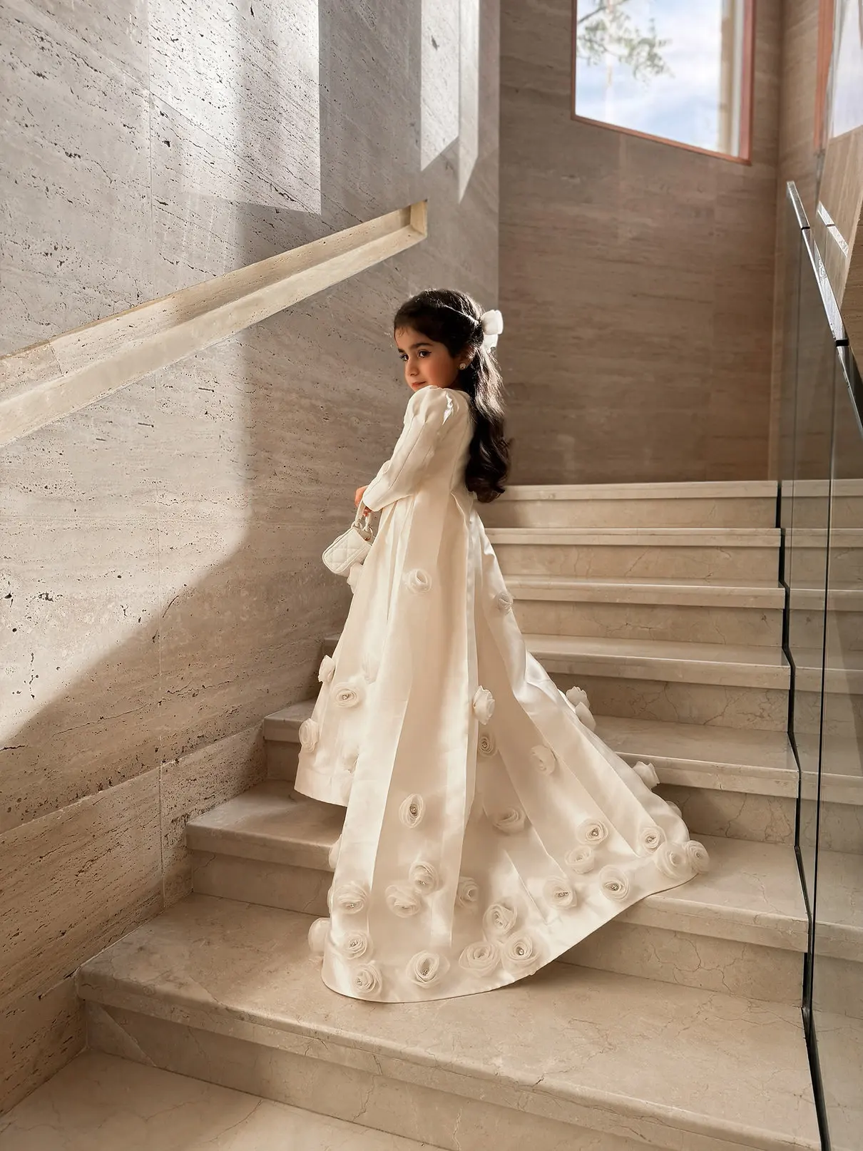 

Flower Girl Dress Wedding Girl Gown Tank Cape Sleeve 3D Flowers Satin on the Flowy A-lineFloor-length Skirt Wedding Ball Gowns