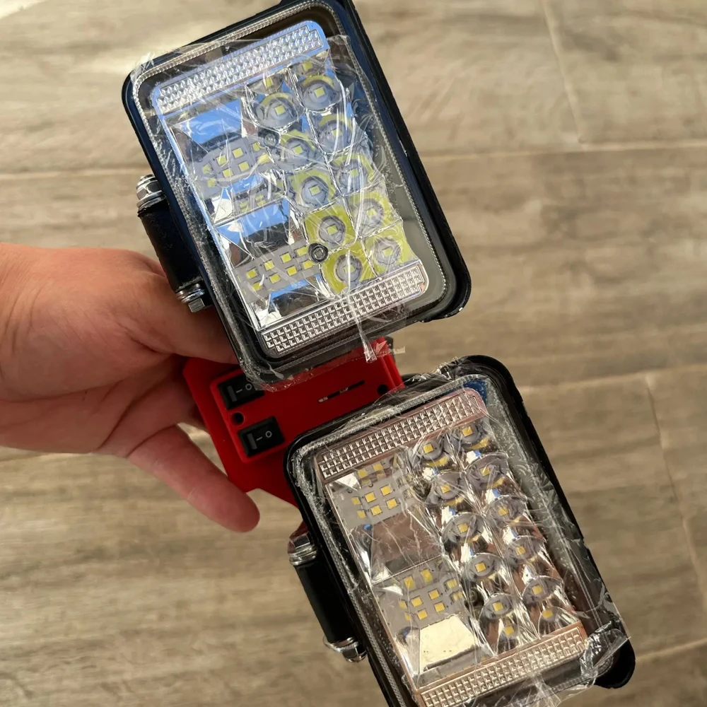 Lampa robocza LED do akumulatorów litowych Ozito 18V Power X-Change, bezprzewodowa, przenośna lampa zewnętrzna (akumulator nie jest dołączony)