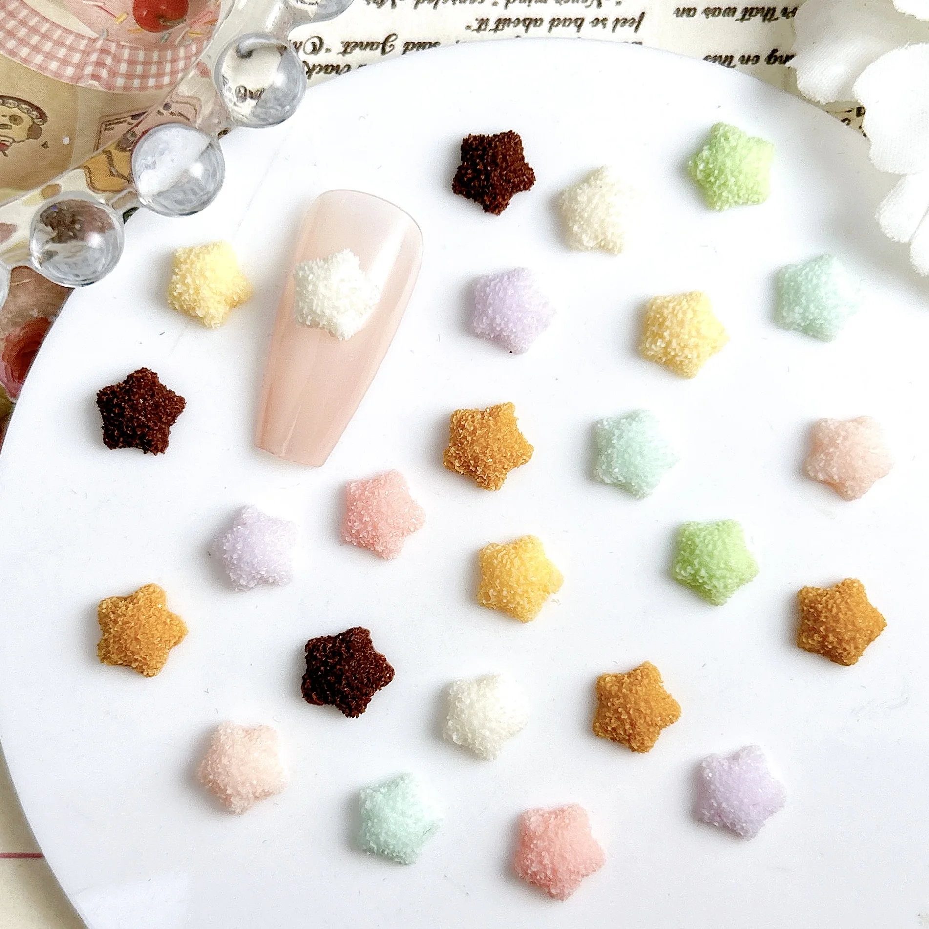 50PCS Einfarbig Matt Sterne Harz Nagel Charms 3D Simulierte Leuchtende Fünf-pentagramm Nail art Dekorationen DIY Maniküre designs
