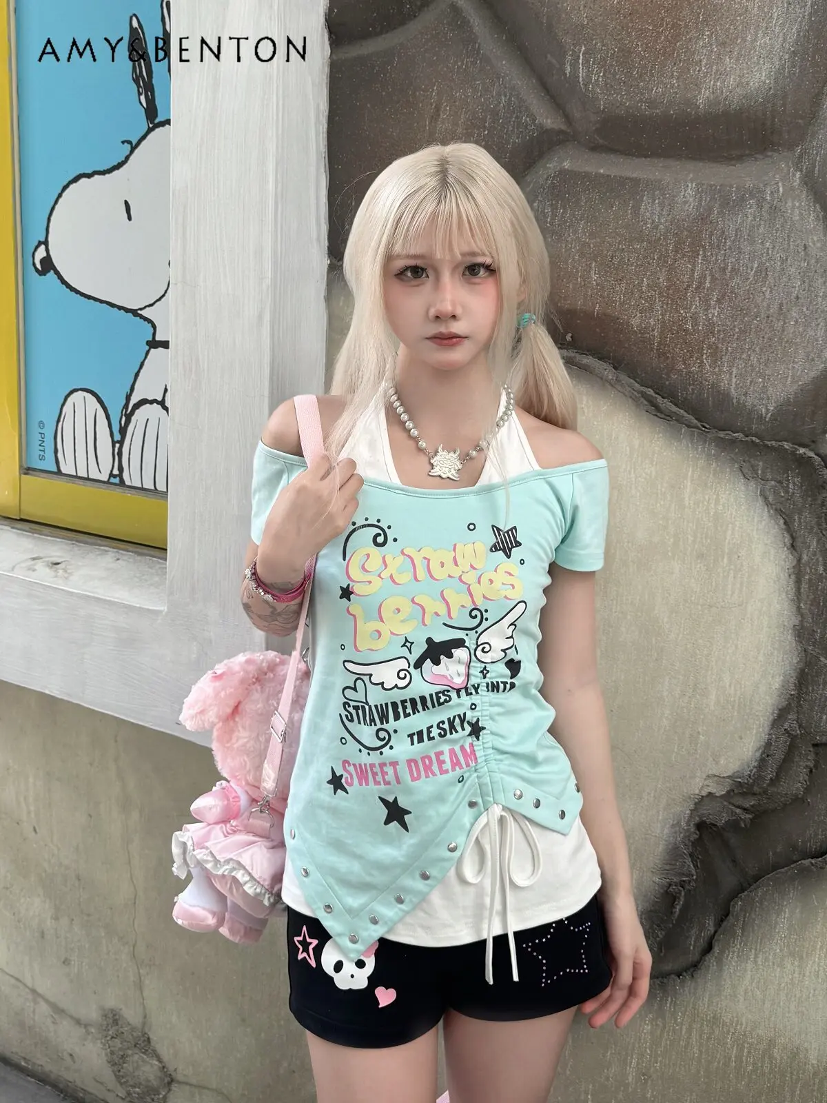 

Летний японский субкультурный стиль: милый комплект из двух предметов для девушек — укороченная футболка с открытыми плечами, вырезом халтер и зеленым буквенным принтом, с коротким рукавом.